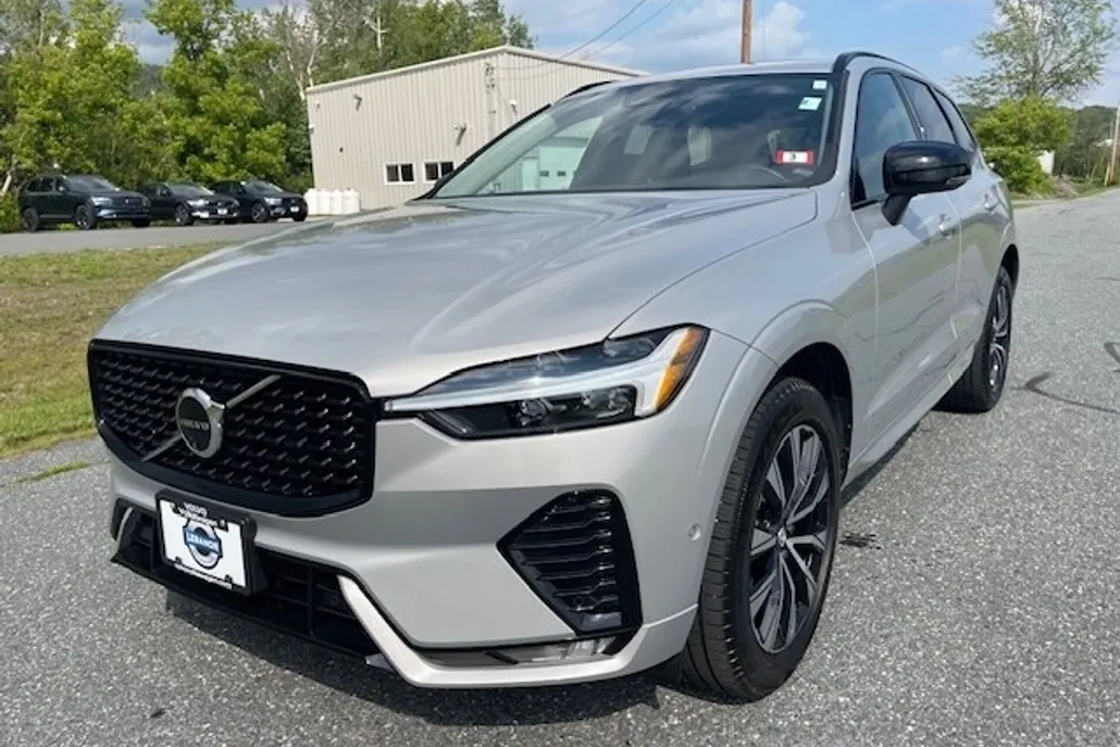 2024 Volvo XC60 B5 Plus photo 1