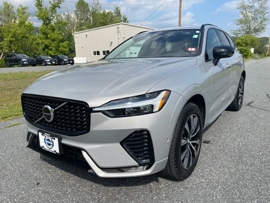 2024 Volvo XC60 B5 Plus photo 1
