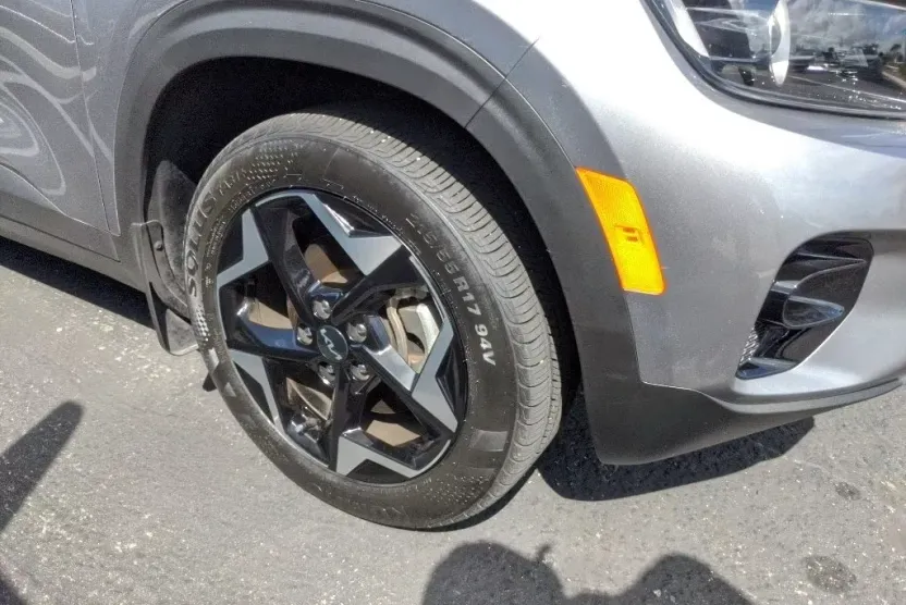 2024 Kia Seltos EX photo 1