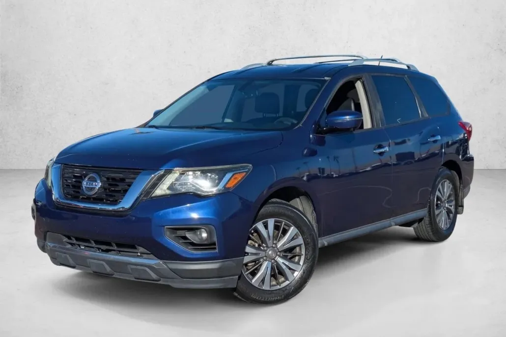 2017 Nissan Pathfinder SL photo 1