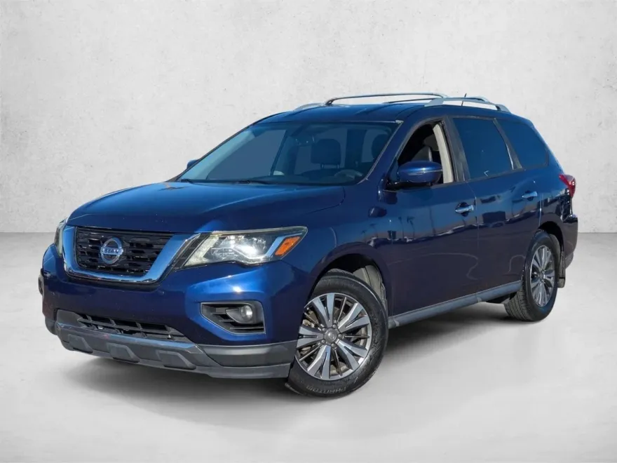 2017 Nissan Pathfinder SL photo 1