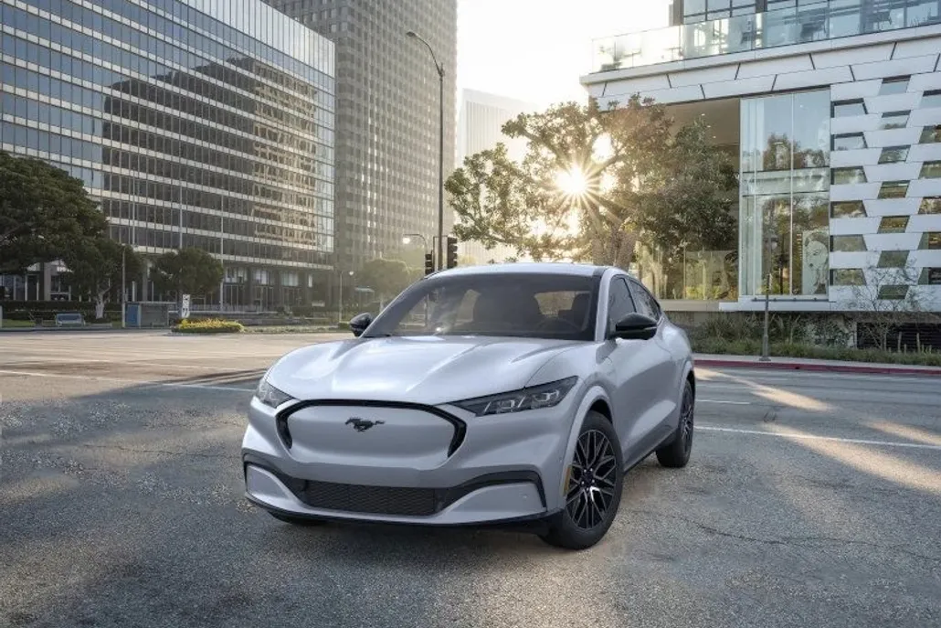 2025 Ford Mustang Mach-E Premium photo 1