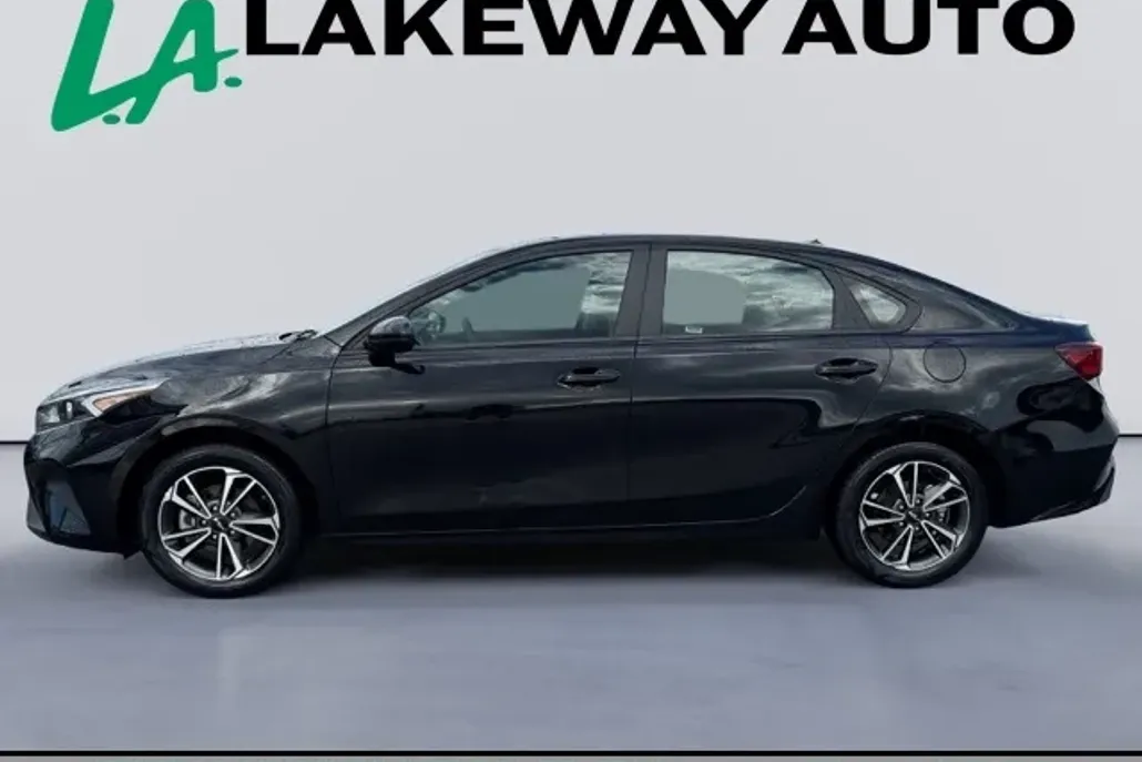 2024 Kia Forte LXS photo 1