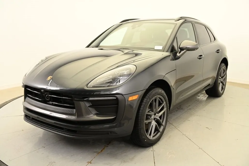 2025 Porsche Macan Base photo 1