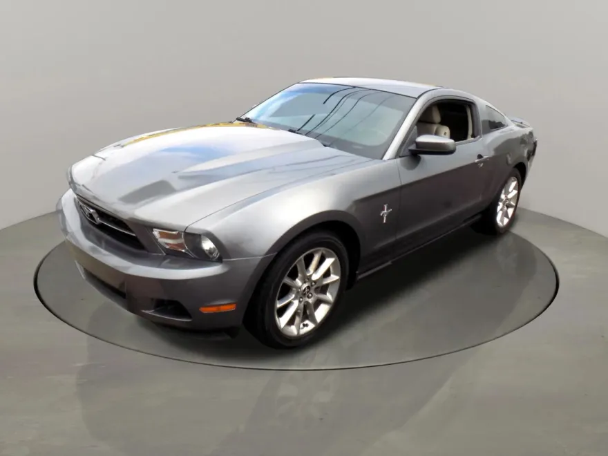 2010 Ford Mustang Premium photo 1