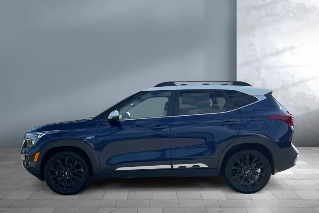 2023 Kia Seltos Nightfall Edition photo 1