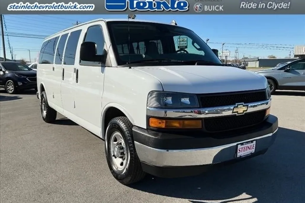 2019 Chevrolet Express Passenger 3500 LT photo 1