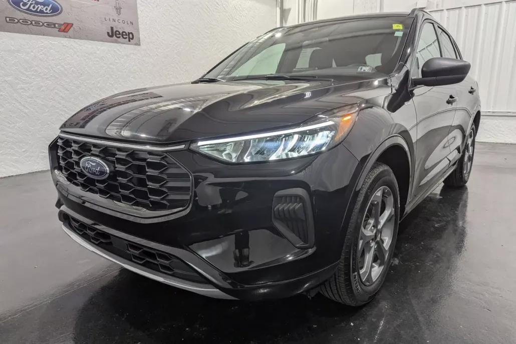 2024 Ford Escape ST-Line photo 1