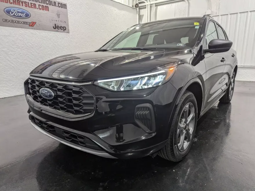 2024 Ford Escape ST-Line photo 1