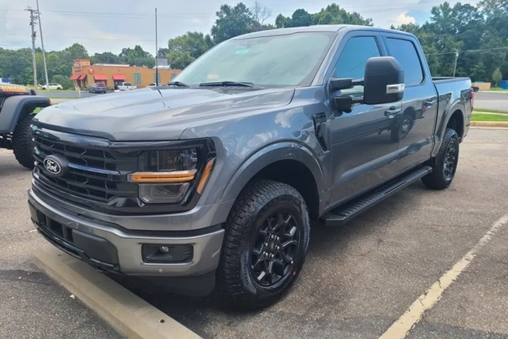 2025 Ford F-150 XLT photo 1