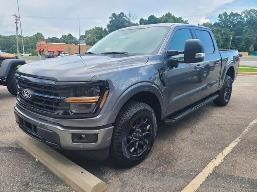 2025 Ford F-150 XLT photo 1