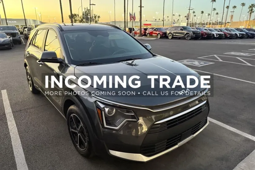 2024 Kia Niro EX photo 1