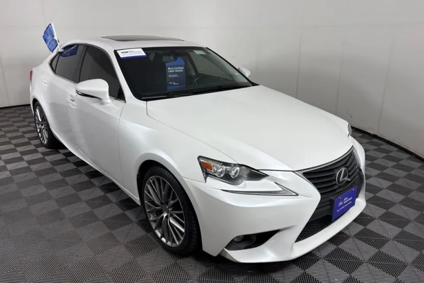 2016 Lexus IS 200t photo 1