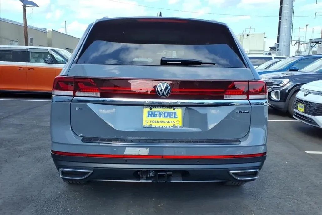 2026 Volkswagen Atlas SE Technology photo 1