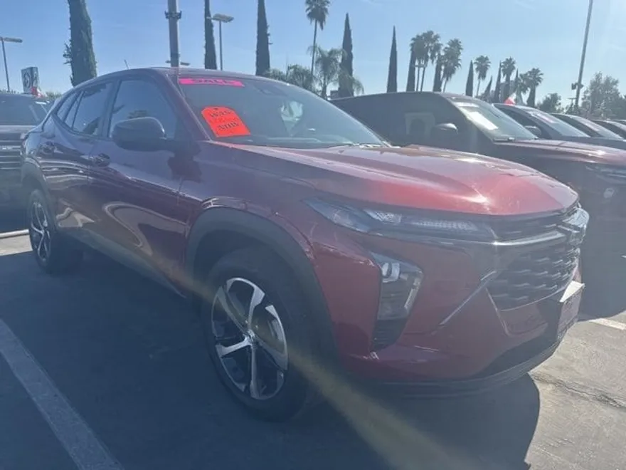 2024 Chevrolet Trax photo 1