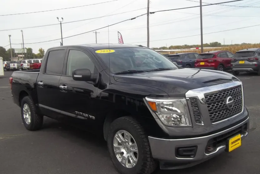 2018 Nissan Titan SV photo 1