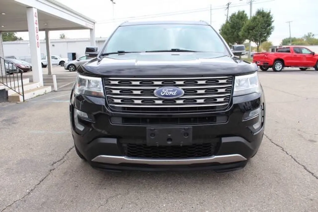 2017 Ford Explorer XLT photo 1