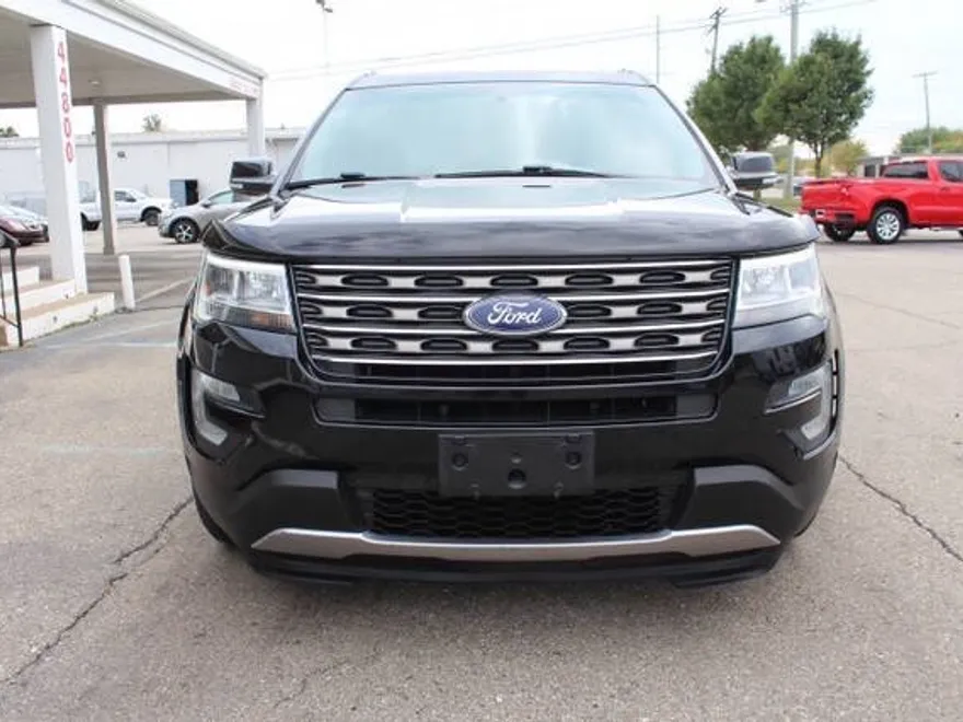 2017 Ford Explorer XLT photo 1