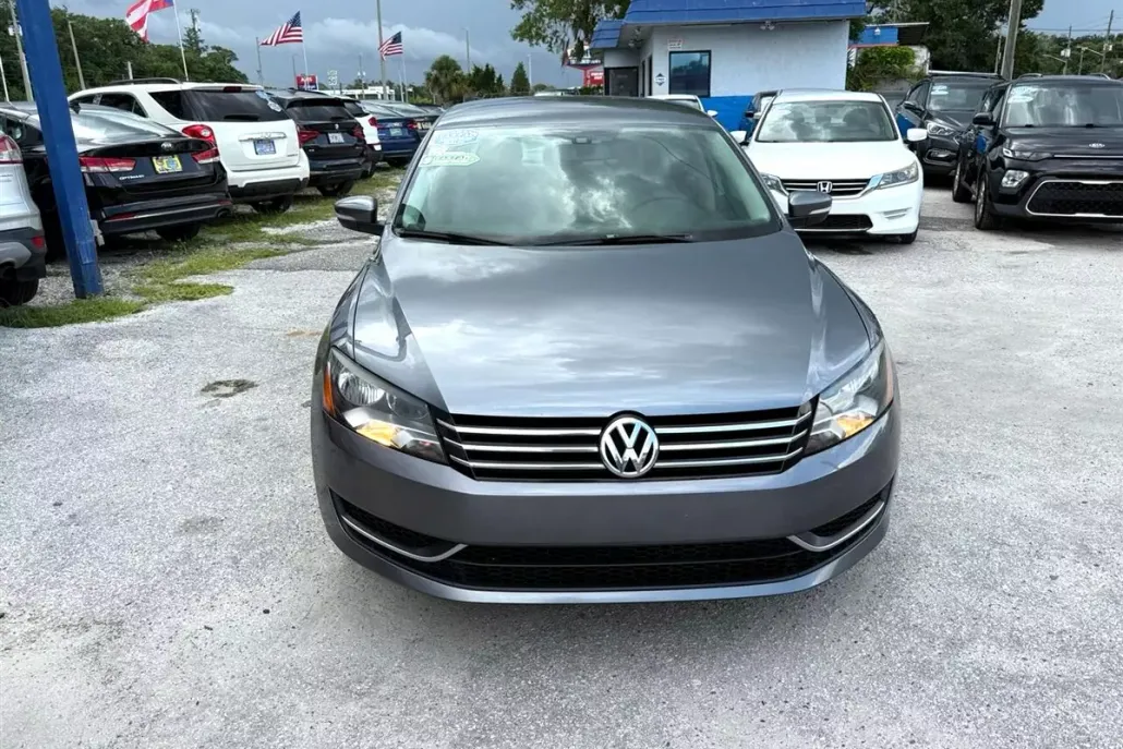 2014 Volkswagen Passat S photo 1
