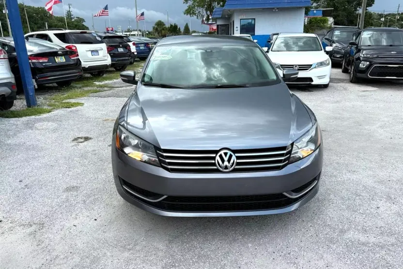 2014 Volkswagen Passat S photo 1