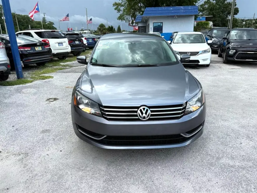 2014 Volkswagen Passat S photo 1