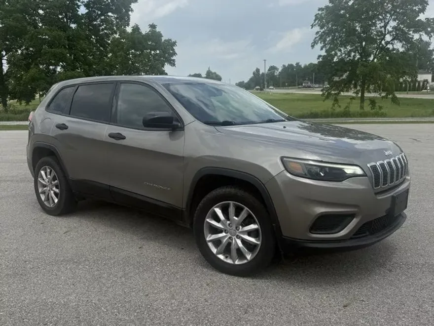 2019 Jeep Cherokee Sport photo 1