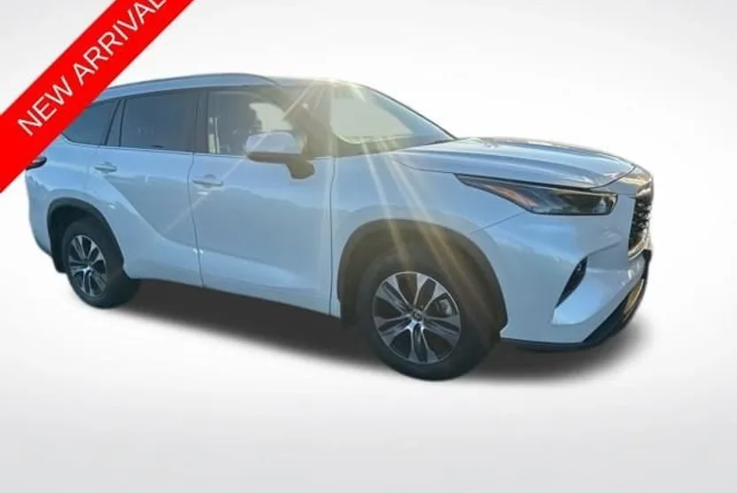 2023 Toyota Highlander XLE photo 1