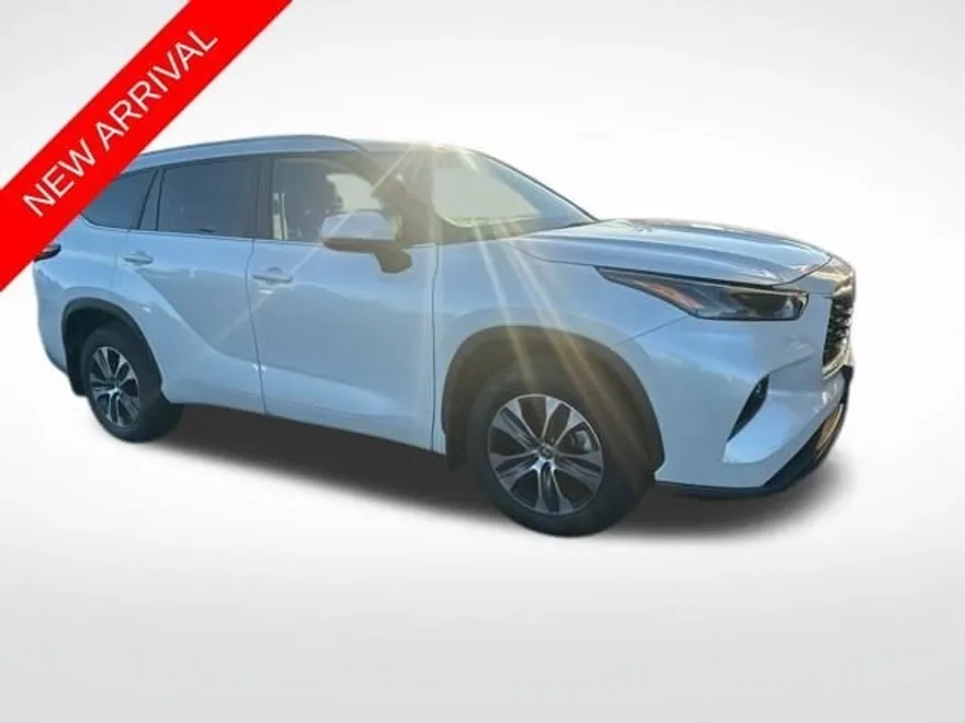 2023 Toyota Highlander XLE photo 1