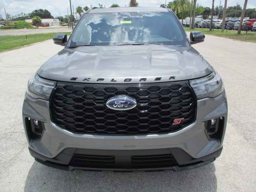 2025 Ford Explorer ST photo 1