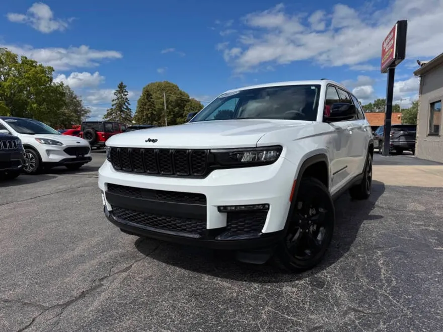 2023 Jeep Grand Cherokee Limited photo 1