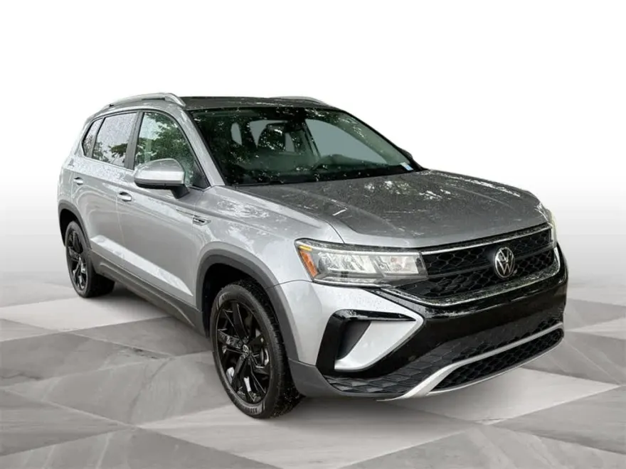 2023 Volkswagen Taos SE photo 1