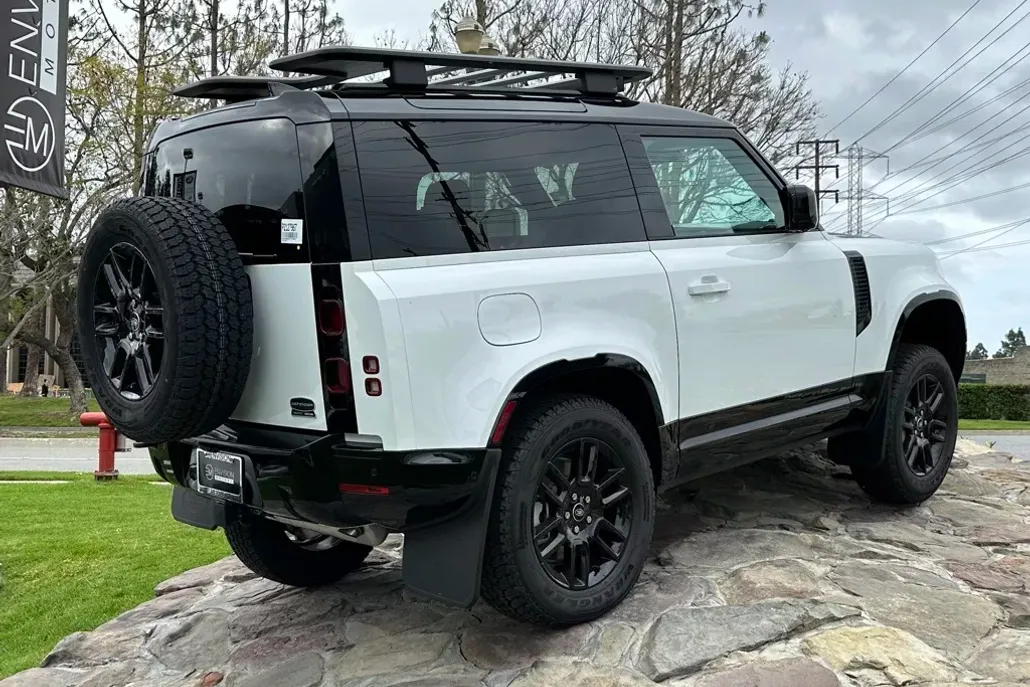 2023 Land Rover Defender 90 X-Dynamic SE photo 1