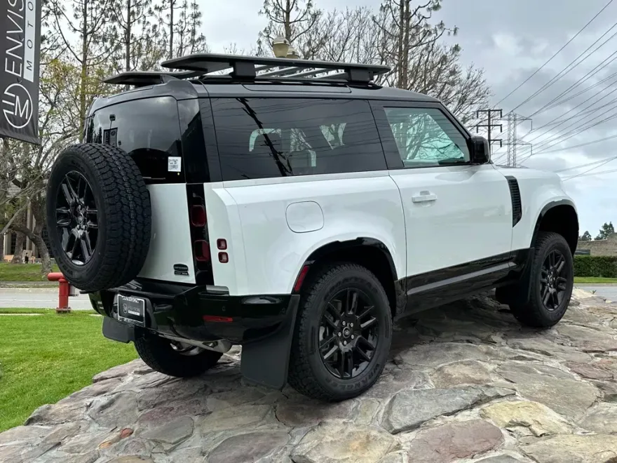2023 Land Rover Defender 90 X-Dynamic SE photo 1