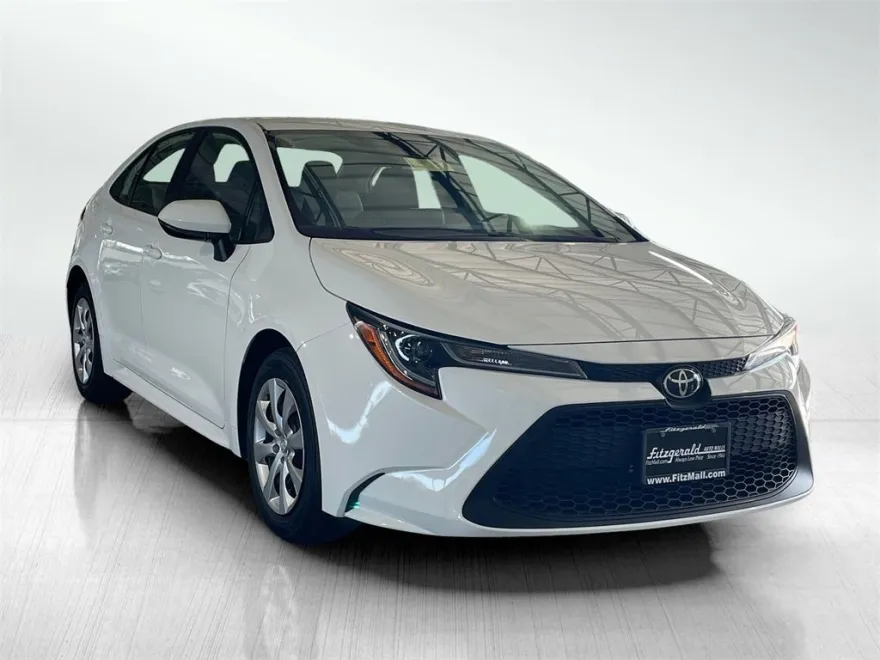 2022 Toyota Corolla LE photo 1