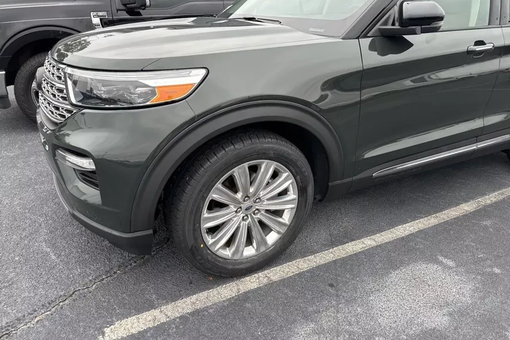 2022 Ford Explorer Limited photo 1