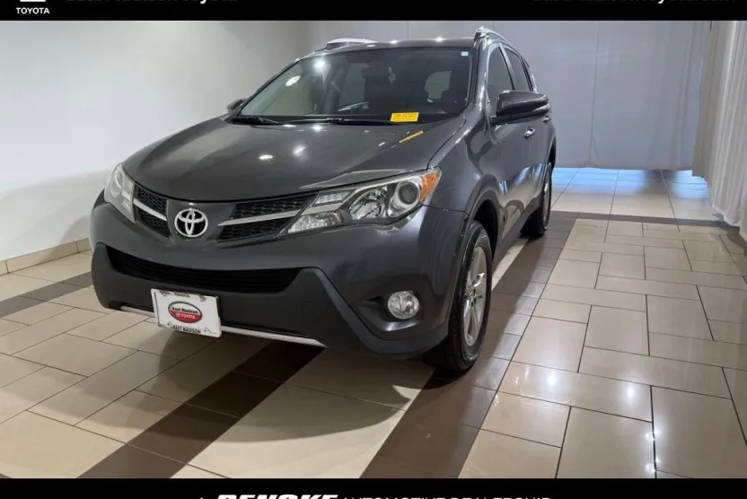 2015 Toyota RAV4 XLE photo 1