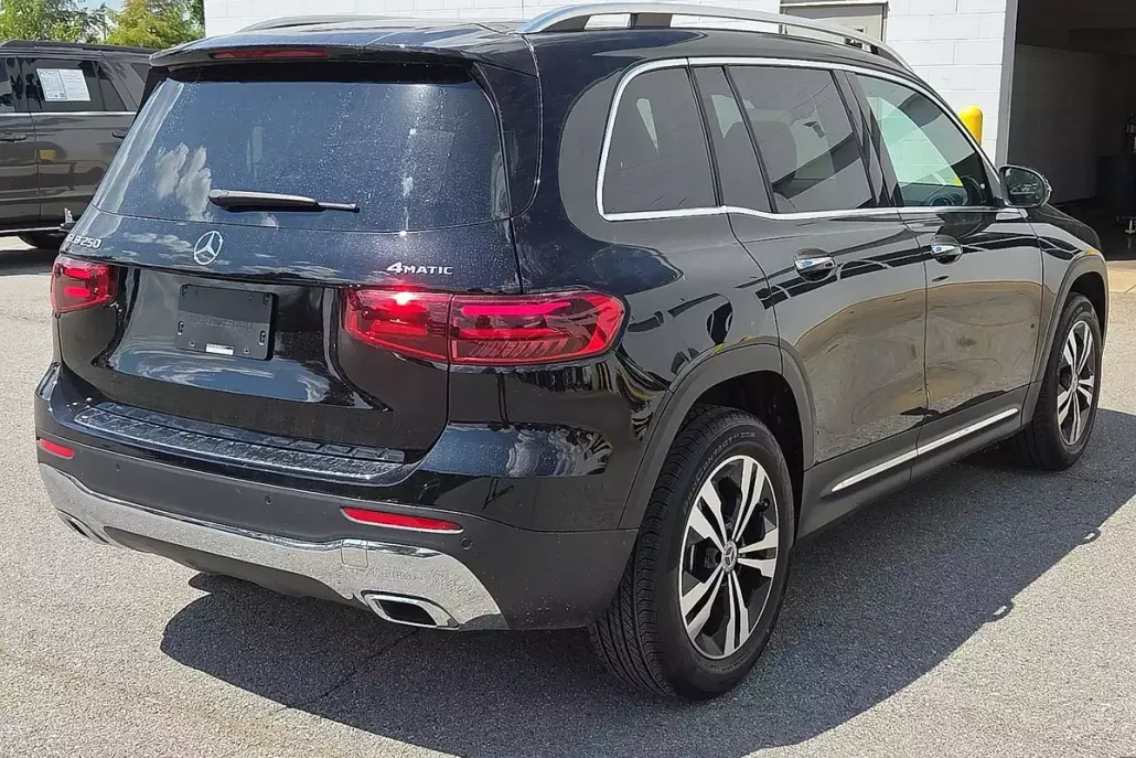 2025 Mercedes Benz GLB 250 4MATIC photo 1