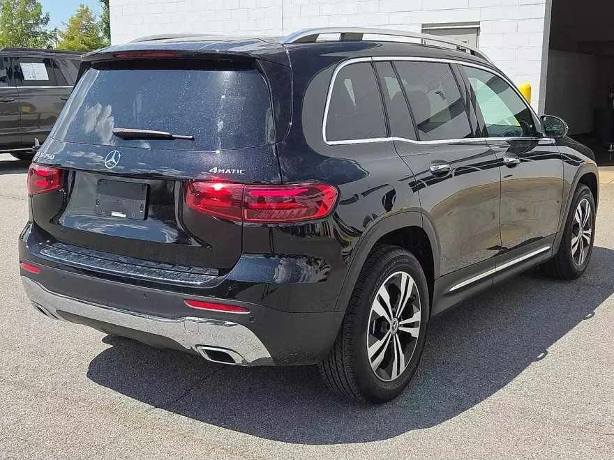 2025 Mercedes Benz GLB 250 4MATIC photo 1