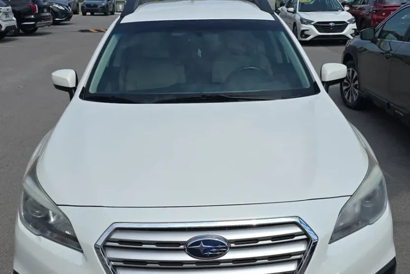 2017 Subaru Outback 2.5i Premium photo 1