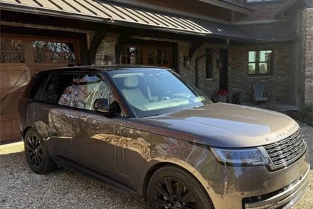 2025 Land Rover Range Rover SE photo 1