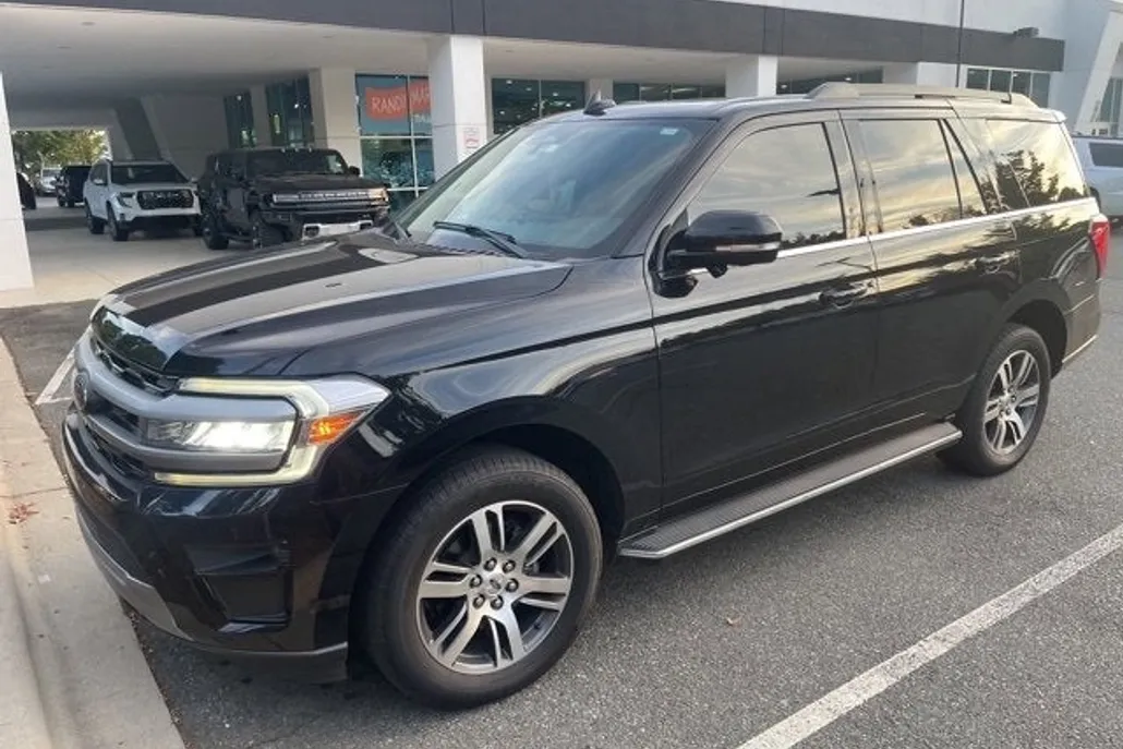2023 Ford Expedition XLT photo 1