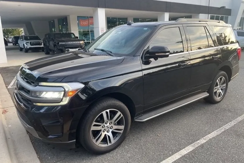 2023 Ford Expedition XLT photo 1
