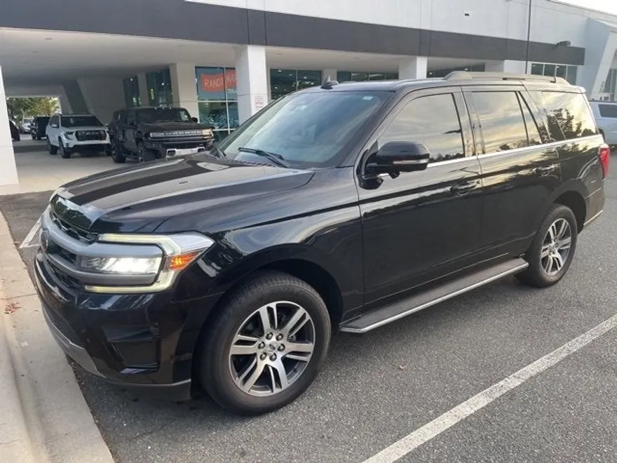 2023 Ford Expedition XLT photo 1