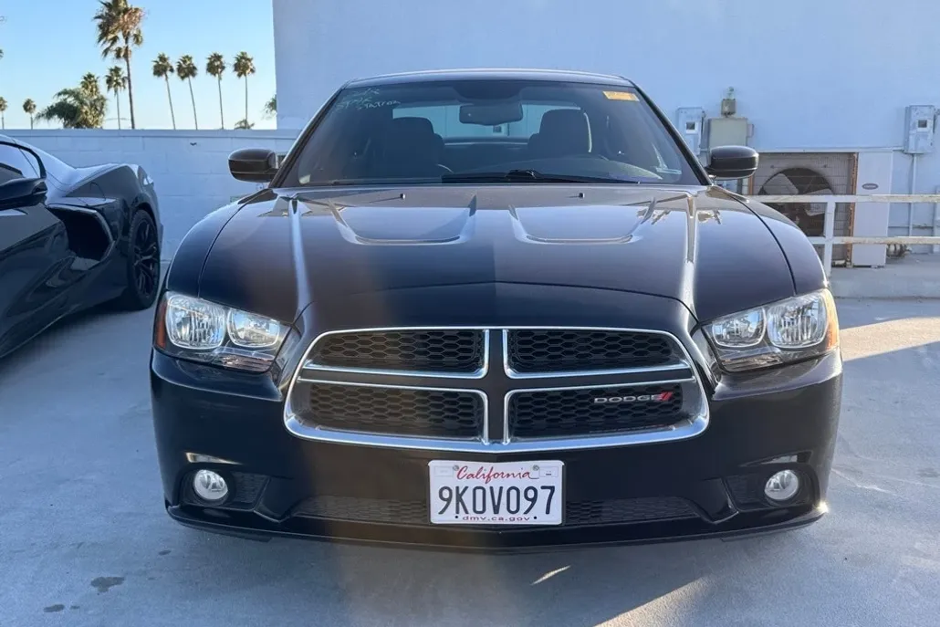 2014 Dodge Charger SXT photo 1