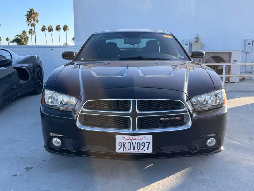 2014 Dodge Charger SXT photo 1
