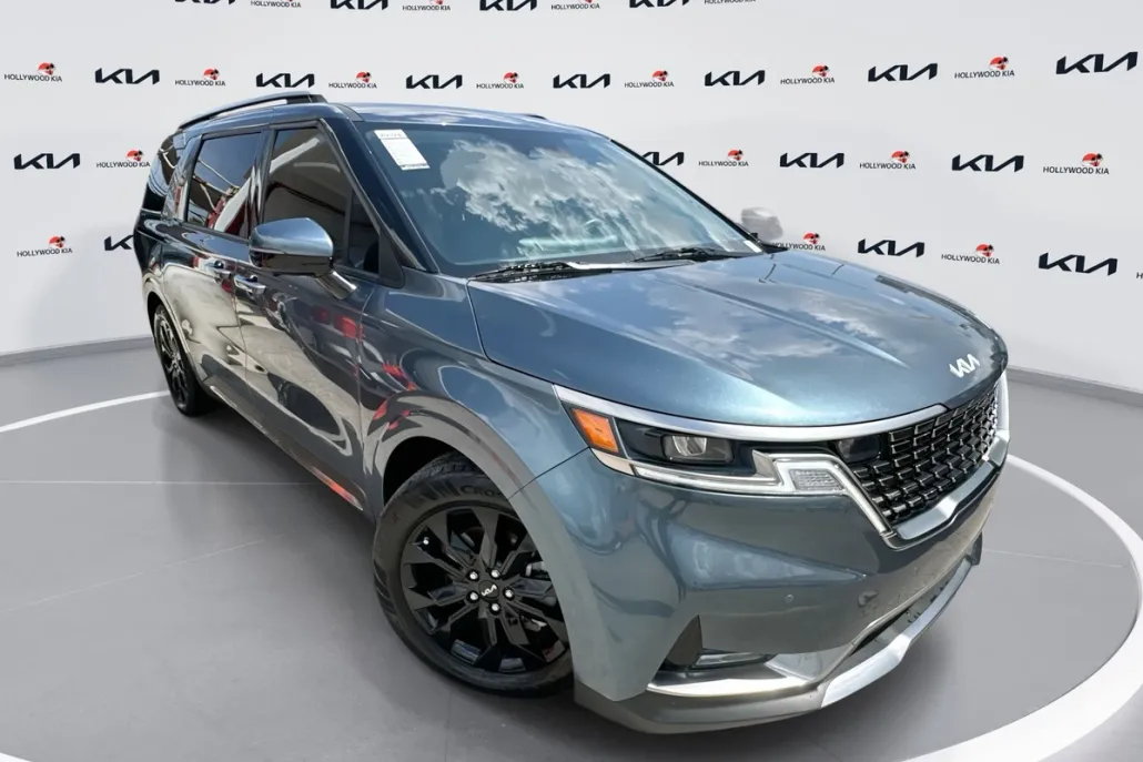 2024 Kia Carnival SX photo 1
