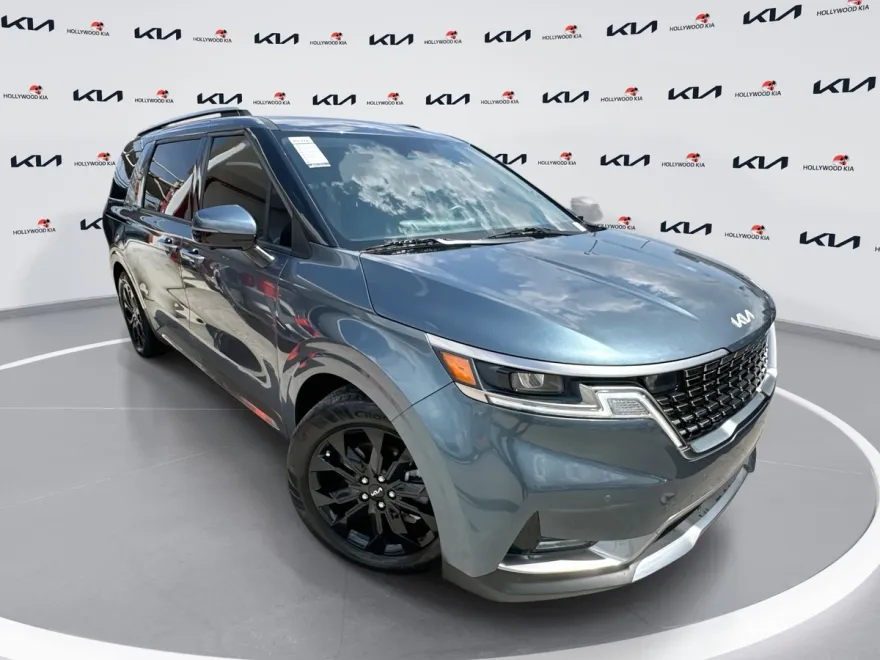 2024 Kia Carnival SX photo 1