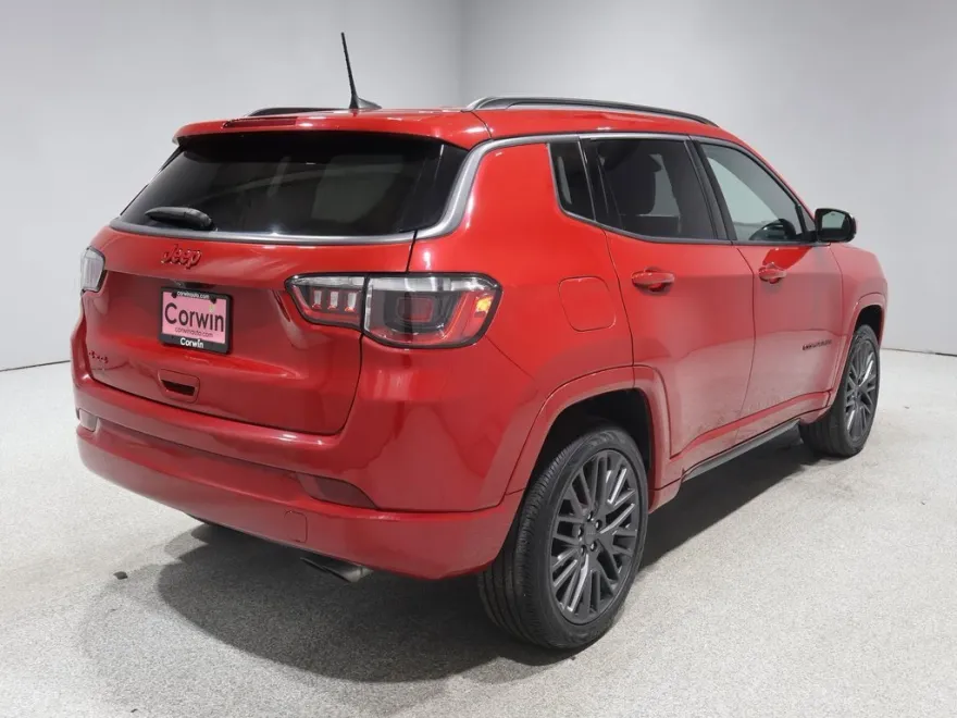 2022 Jeep Compass Limited photo 1