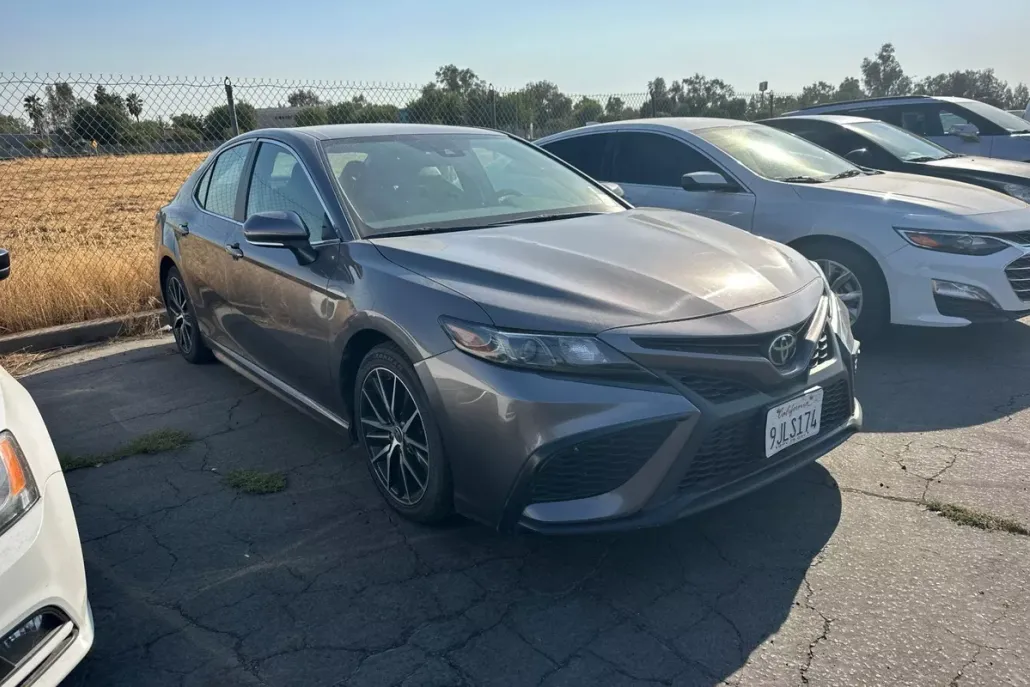 2024 Toyota Camry SE photo 1