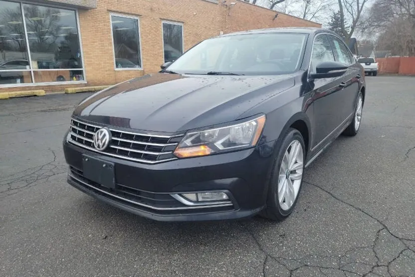 2016 Volkswagen Passat SEL photo 1